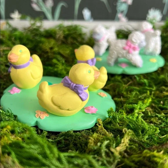 VINTAGE AVON whimsical Easter egg resin holders, baby ducks, bunnies, sheep. 90s - Picture 3 of 14